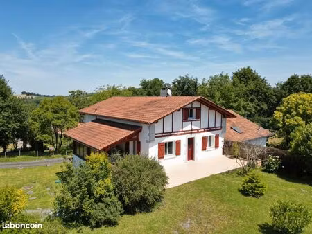 propriété 6 pièces 191 m²