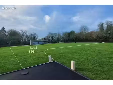 grand terrain viabilisé 859 m²