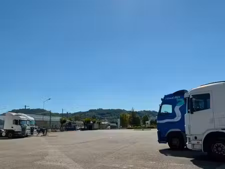 location places de parking ensemble routier
