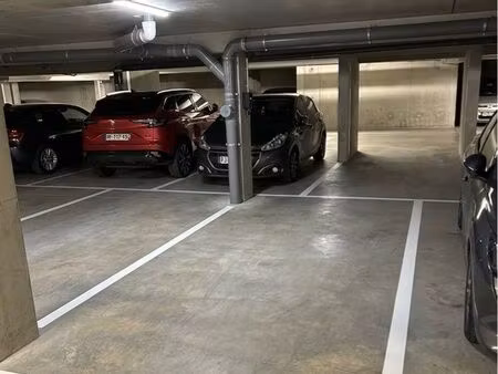 place de parking en sous-sol sécurisé