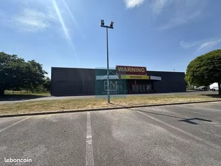 local commercial 1123 m² saint-just-en-chaussée