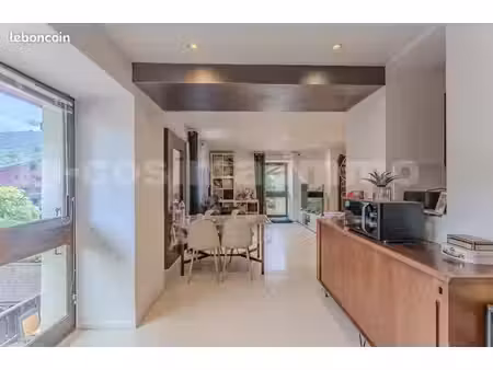 appartement 2 pièces 64 m²