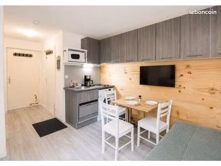 t2 rénové 23 m² – à 3 min à pied des remontées – 6 couchages