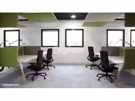 bureau 702 m²