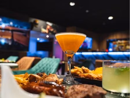 restaurant lounge