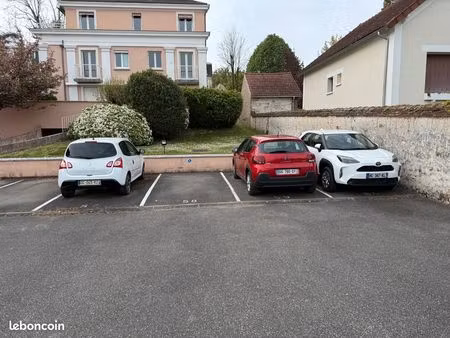 emplacement de parking – gare de fontainebleau-avon (1 min à pied)