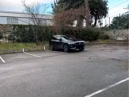 place de parking/ stationnement gare la baule