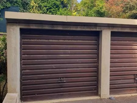 garage / box 15 m² à louer pour stockage / stationnement