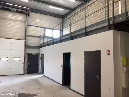 local d'activité 130 m²