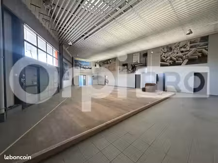 local commercial 239 m²