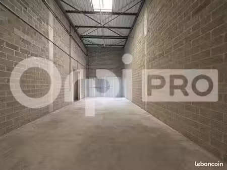 local d'activité 152 m²