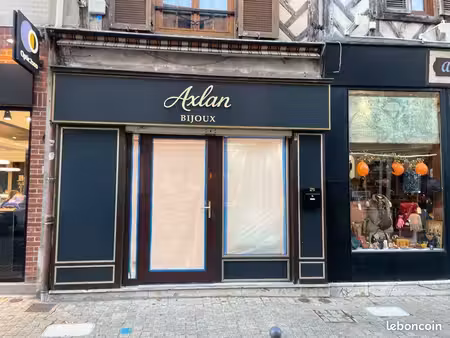 local 45 m2 plein centre noyon refait à neuf