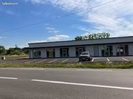 local commercial avec grande visibilité idéal pour kiné sur axe passant à sault de navaill