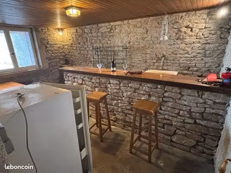maison sur 2 niveaux / fort potentiel / centre de prissé