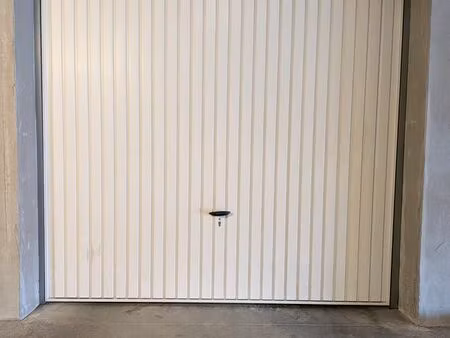 garage à vendre (ou à louer)