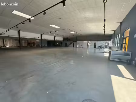 local commercial 1 680 m²