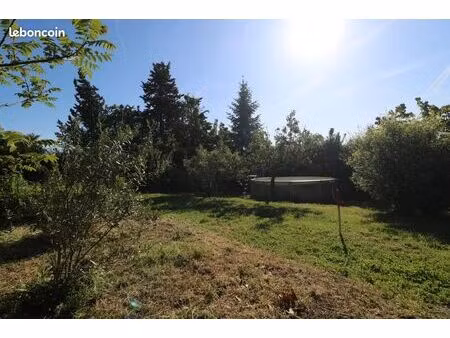 terrain plat  clos et paysagé de 300m²