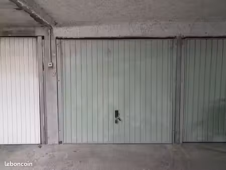 box fermé sécurisé-rue de genève annemasse