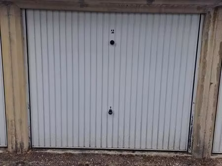 garage/box 13 m² montigny le bretonneux