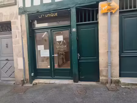 local commercial 35 m² rénové  vitrine sur rue  grand bayonne 