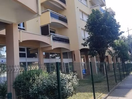 appartement t2 avec balcon confortable en hypercentre ville de bron