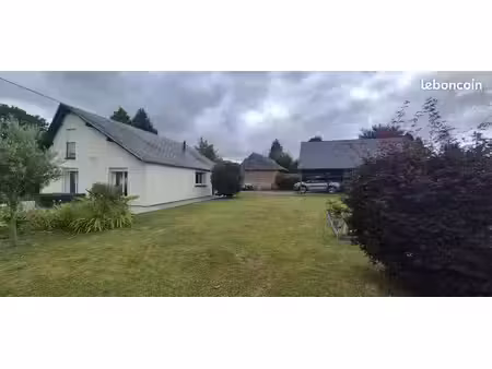 maison avec bâtiment indépendant