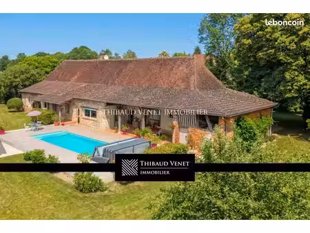 propriété 6 pièces 210 m²