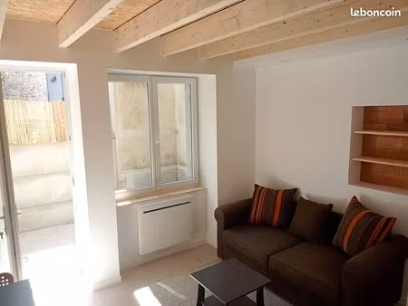 a louer maison t3 neuve & meublée centre bourg cugand (5min de clisson)