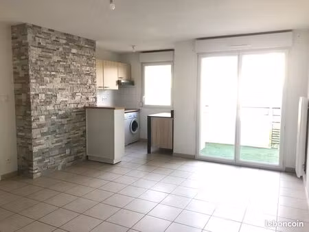 t2 de 42 m² avec balcon et parking – sucé-sur-erdre