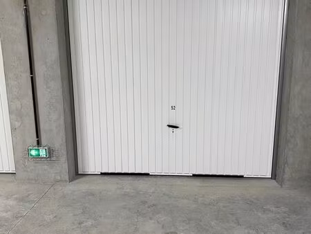 loue garage box fermé