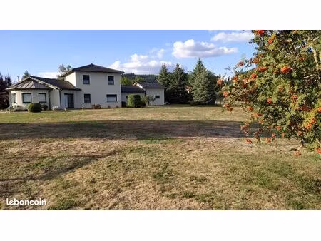 maison de 150 m2 au calme sur 6340 m2