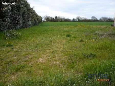 terrain 3550 m² airvault