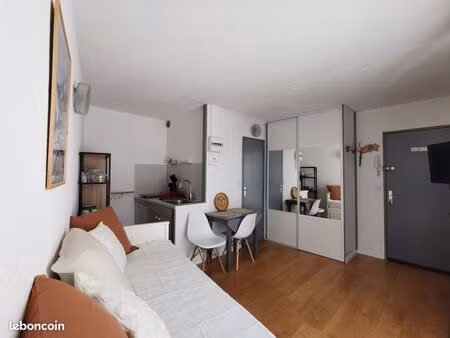 studio. 2 couchages. 10 000 euros locations annuelles