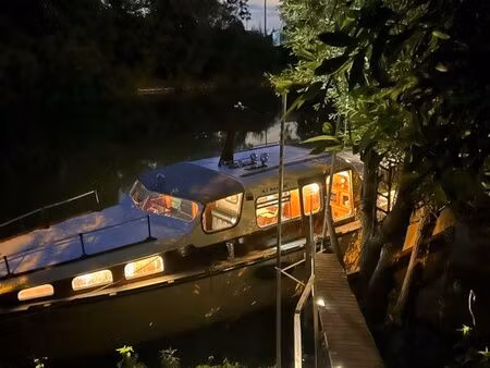 bateau habitable avec jardin de 300 mètres