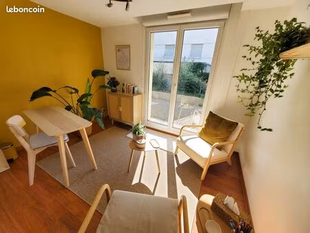 pièce/bureau dans espace pluridisciplinaire - samedi