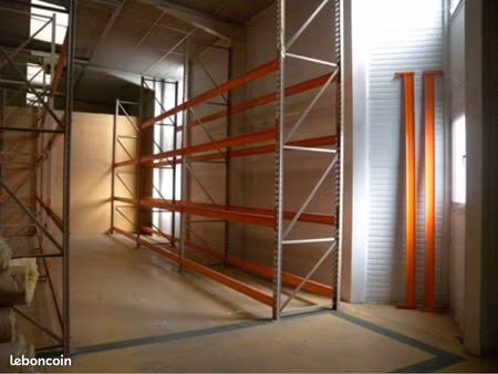 ? entrepôt 100 m² avec racks – nantes sud – accès rn249 – parking – sans frais d’agence