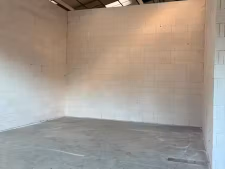 local commercial 100m2