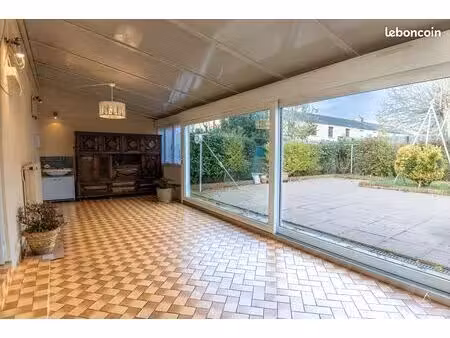 exclusivité - allonnes – maison familiale avec véranda et jardin  proche commodités