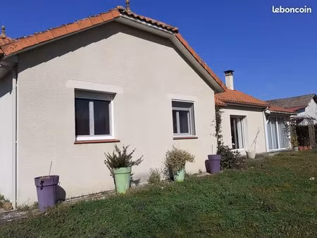 maison de campagne avec source naturelle - havre de paix au cœur de la nature