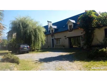 maison de charme mitoyenne à louer meublé à l’année t6 (t4+t2)