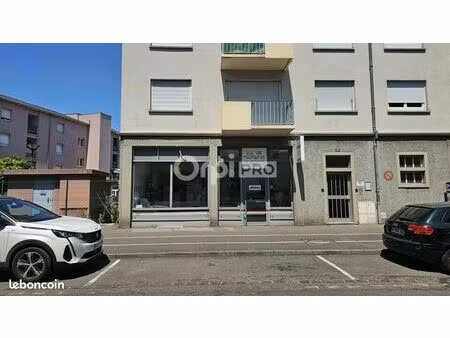 local commercial 64 m²