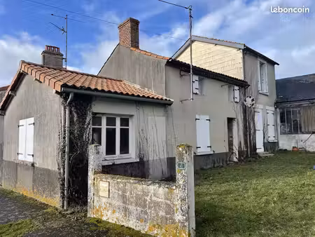 maison avec dépendances sur un terrain de 9 245 m² – fort potentiel