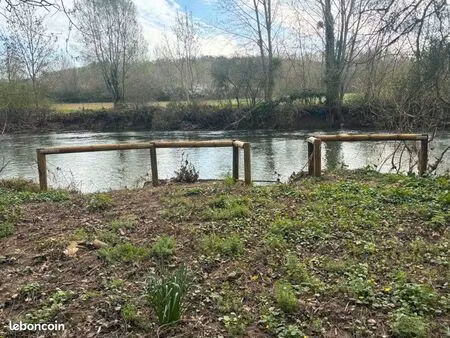 terrain de loisirs avec le clain