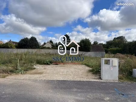 terrain 697 m² poincy