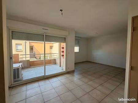 althen des paluds appartement t2 + 1 place de parking dans résidence sécurisée