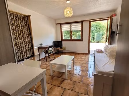 agréable studio meublé au calme  en bordure forêt