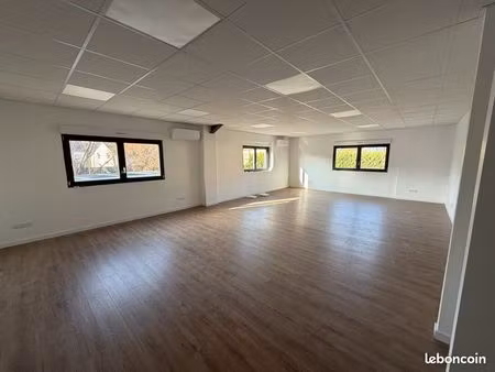local bureaux 64 m2