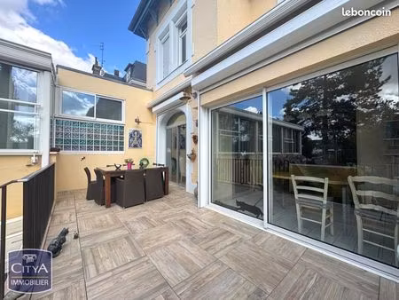 maison 8 pièces 230 m²