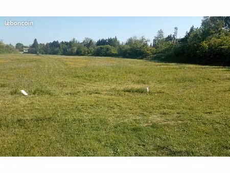 terrain constructible à châteauneuf-de-gadagne