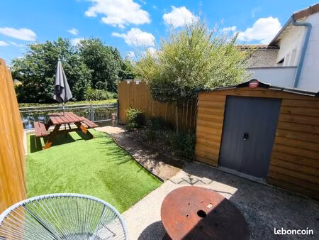 à vendre - rare chalet au bord de la rivière - magné 79460 - un véritable coin de nature
